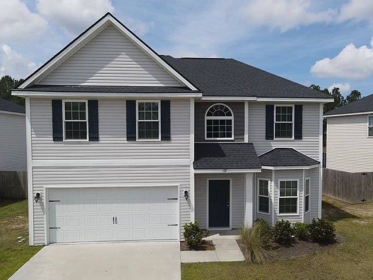 4 Bedroom Home for Rent Near Fort Stewart – Open Floor Plan, No Rear Neighbors, 6 Minutes to Base